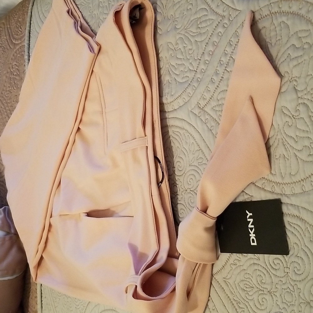 DKNY womens slacks size 14  waistband 17" 1/2, length 25" thigh 11" 1/2